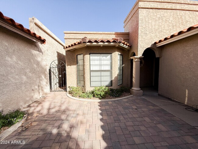 Building Photo - 6617 N 78th Pl