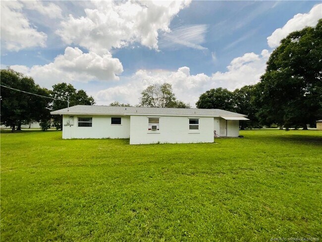 Foto del edificio - 5213 Hummingbird Way