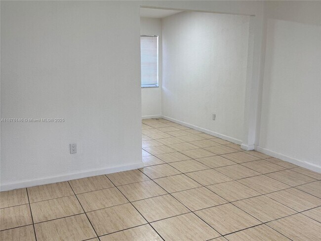 Foto del edificio - 713 SW 44th Ct
