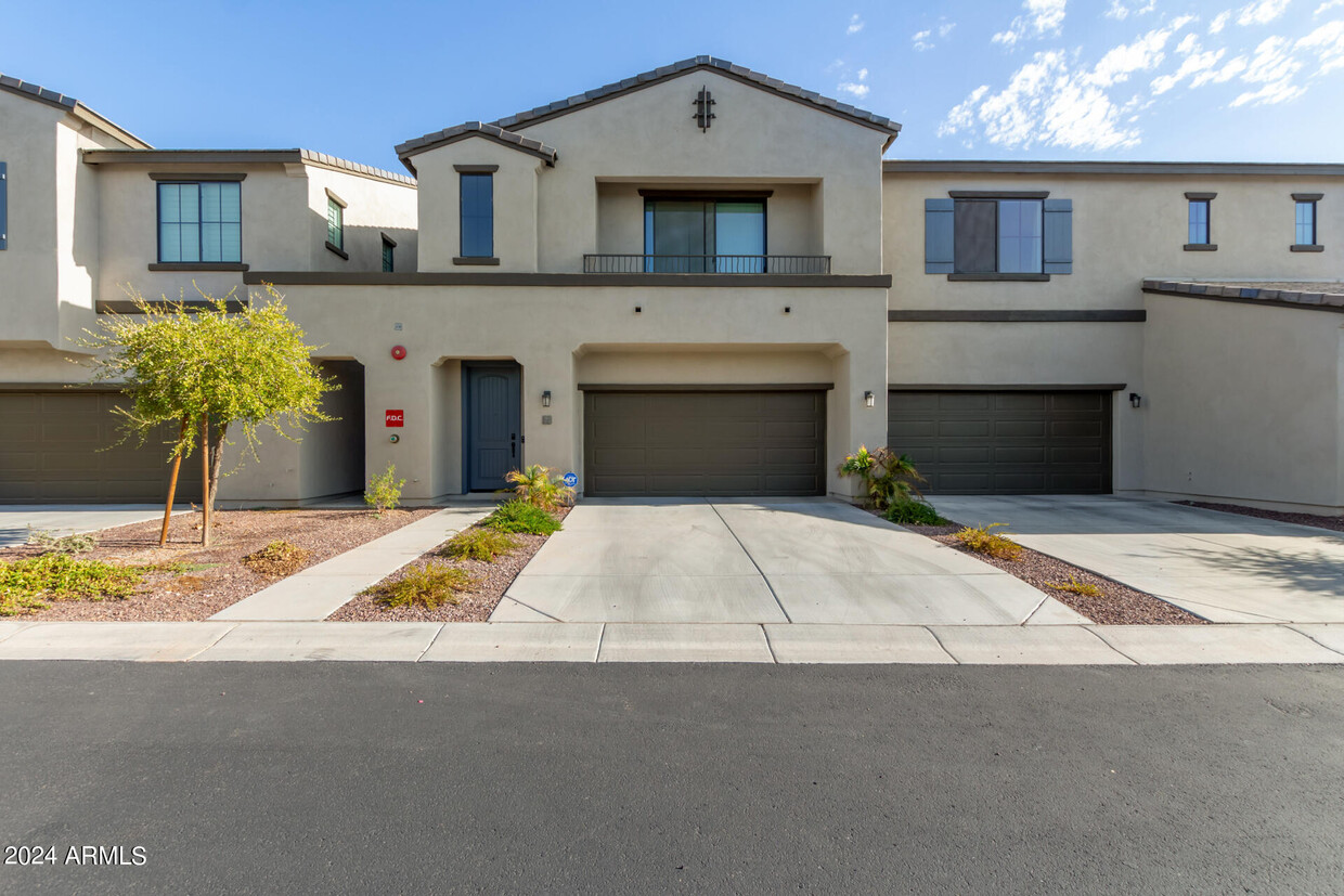 Foto principal - 3900 E Baseline Rd