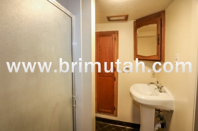 Building Photo - 462 S 1100 E