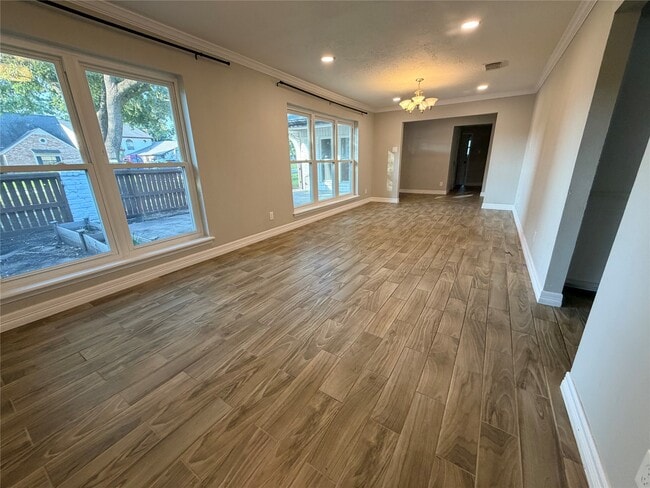 Building Photo - 511 Rosewood Dr