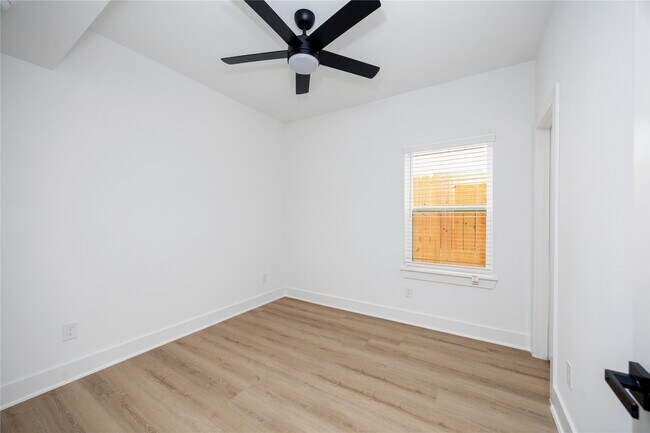 Foto del edificio - 934 South Ln