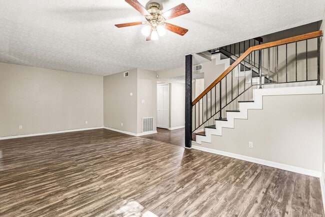 Building Photo - 8586 Creekwood Way