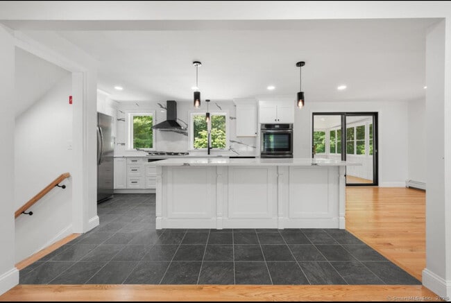 Building Photo - 7 Conrad St