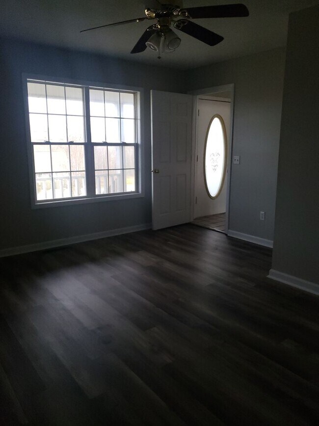 Foto del edificio - 1,897 SQFT 3 BEDROOM 2 BATH HOME