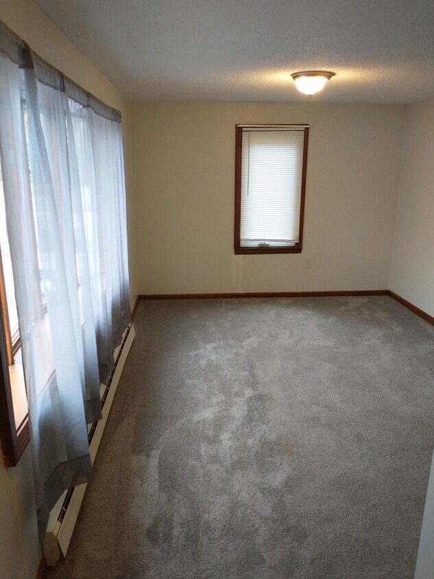 Living Room - 326 S Center St