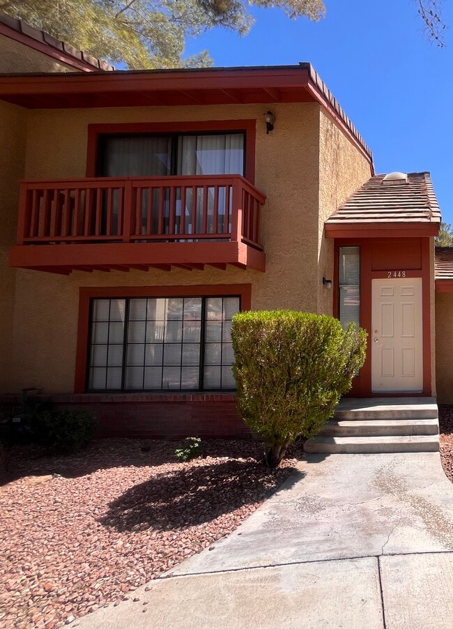 Building Photo - 2448 Pickwick Dr