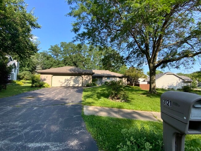 Building Photo - 3121 Carefree Dr