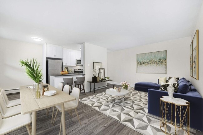 Building Photo - 10 Highland Crescent