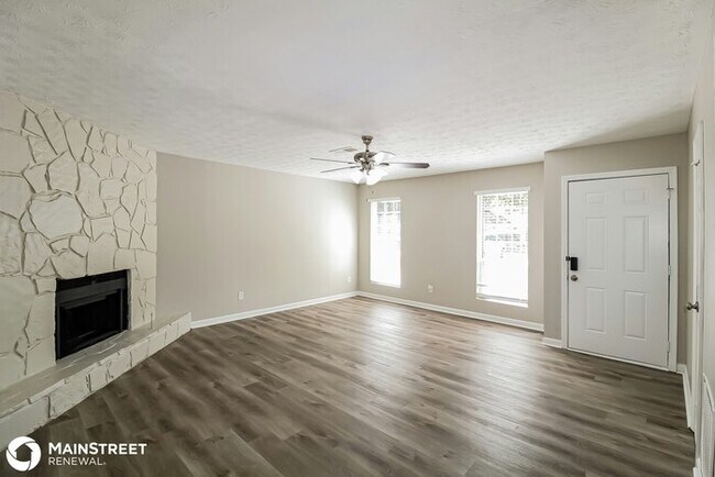 Foto del edificio - 865 Greenhedge Dr, Stone Mountain, GA 30088