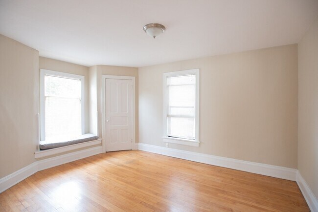 Foto del edificio - 2726 N Murray Ave