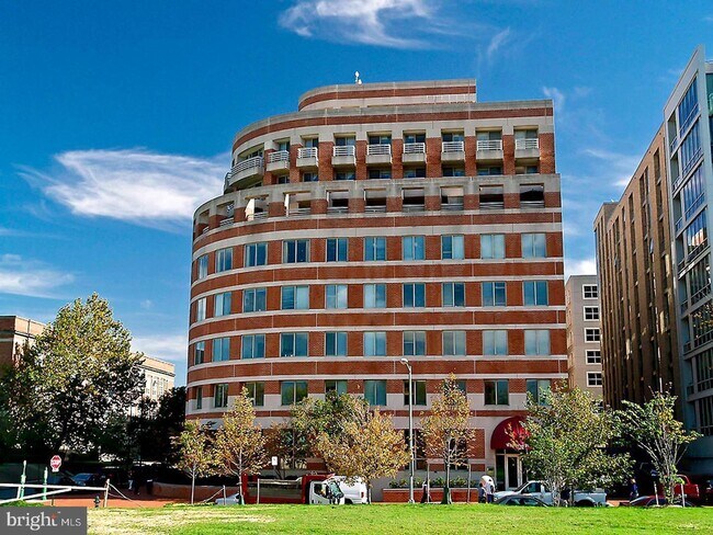 Building Photo - 1275 25th St NW