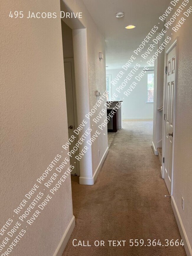 Building Photo - Perfect Merced Home Ready and Reduced!