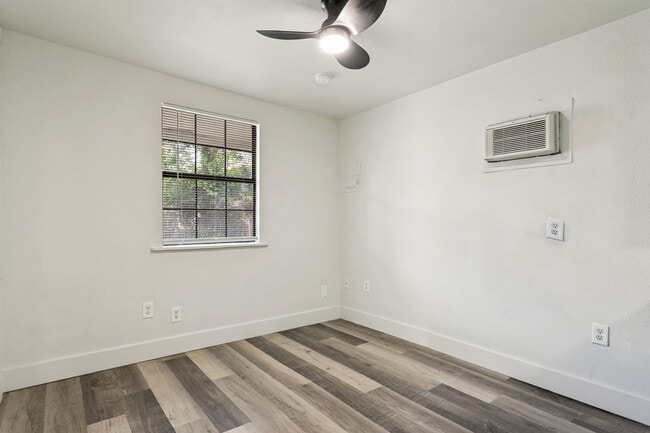 Building Photo - CHARMING 1-BEDROOM CASITA IN DENVER HEIGHTS