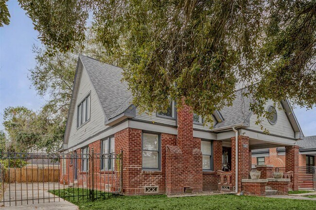 Foto del edificio - 2410 Cleburne St