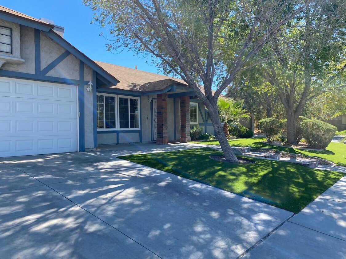 Foto principal - West Lancaster Pool Home