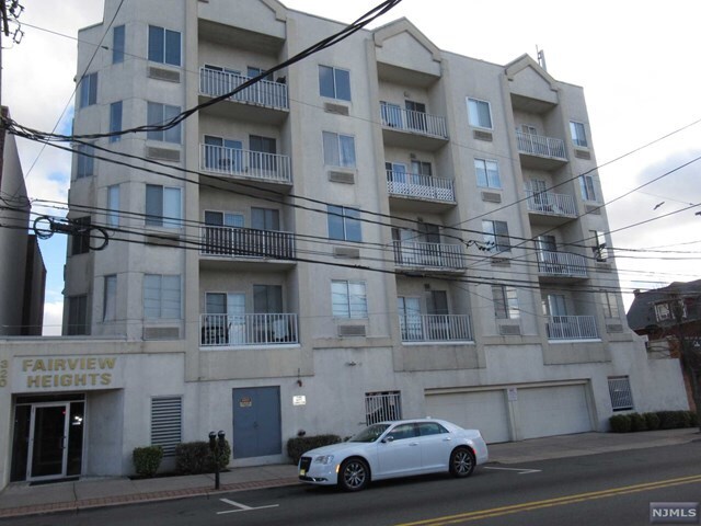 Primary Photo - 320 Anderson Ave
