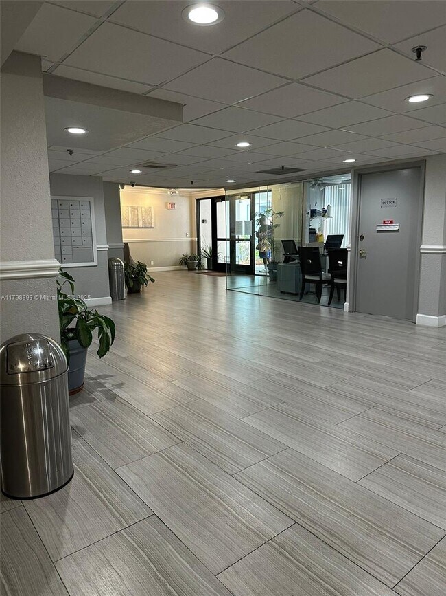 Foto del edificio - 901 Hillcrest Dr