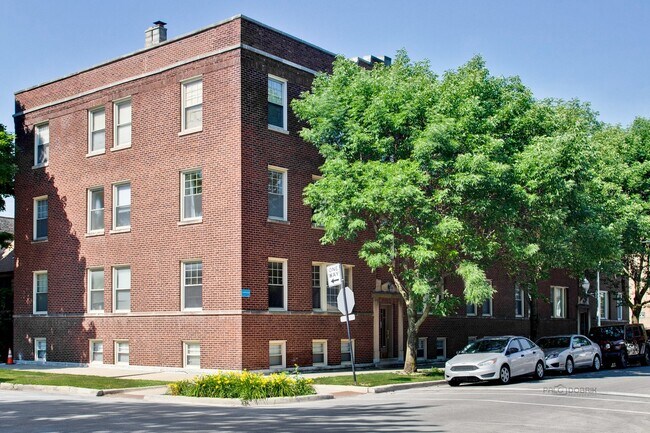 Building Photo - 3039 W Belle Plaine Ave