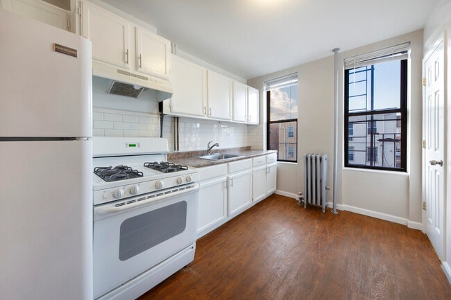 Building Photo - 32-50 48th St-