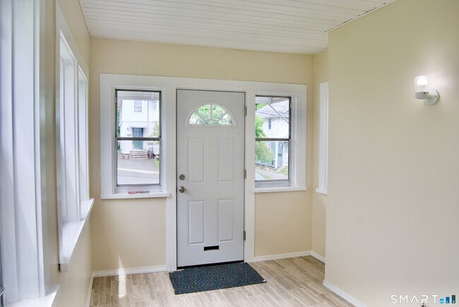 Building Photo - 37 Putnam St