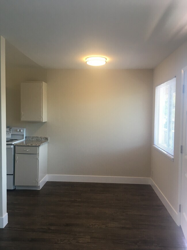 Kitchen/Dinette - 417 Stambaugh St