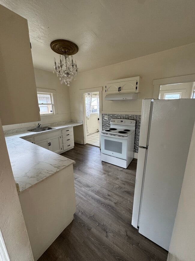 Cocina - 102 N 14th St