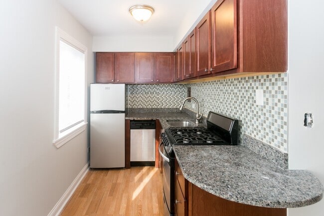 Building Photo - 699 Elm Pl