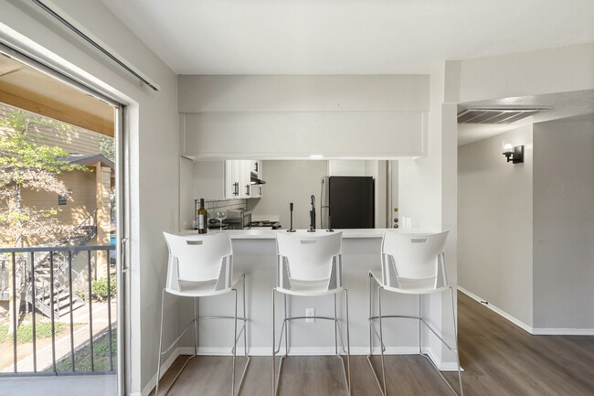 Building Photo - Regal Court Apartments