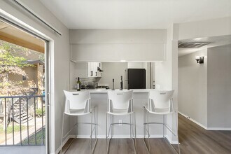 Building Photo - Regal Court Apartments