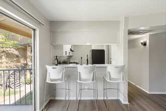 Building Photo - Regal Court Apartments