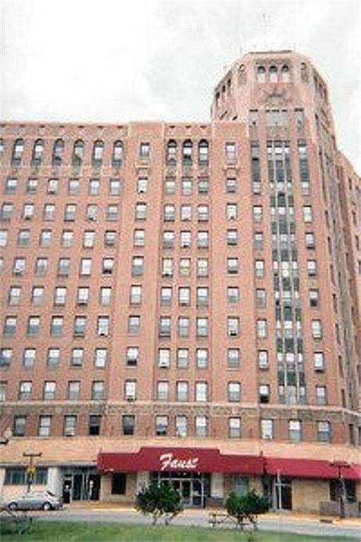 Foto principal - 630 E State St