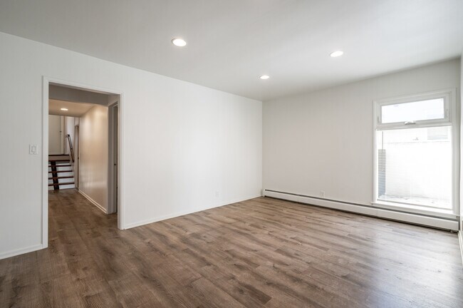 Building Photo - 1320 23rd St