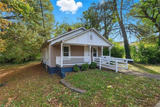 Photo - "Charming Pet-Friendly 3-Bedroom Haven at 2051 Bloomfield Drive, Winston Salem - Cozy Living Awaits! Apartment