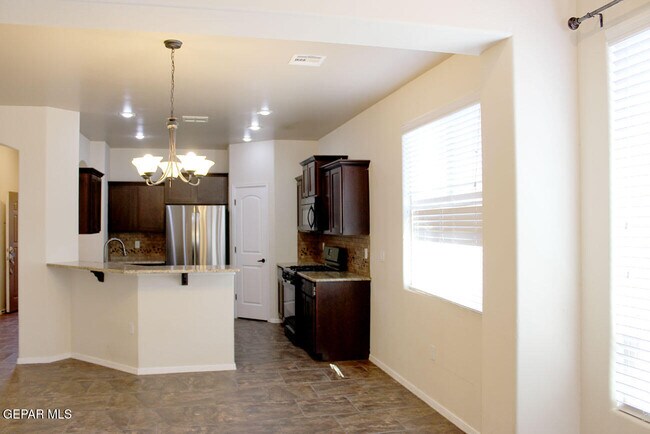 Building Photo - 853 Blue Park Ave