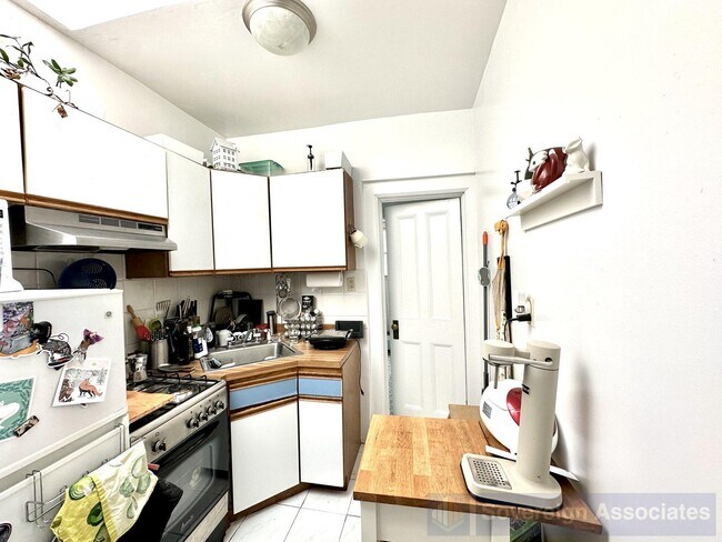 Building Photo - 318 West 107th Street