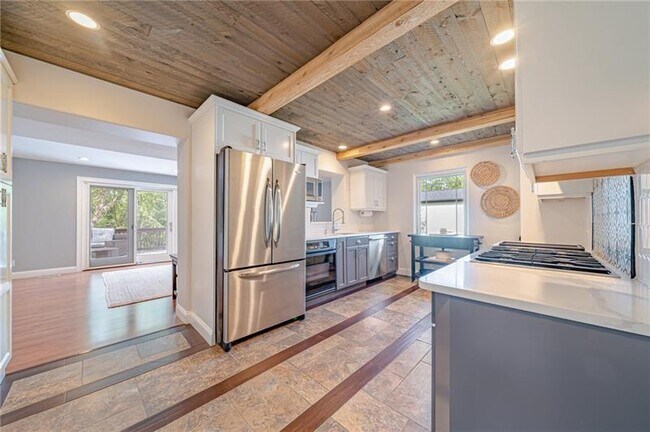 Foto del edificio - 8787 Coyne Ave