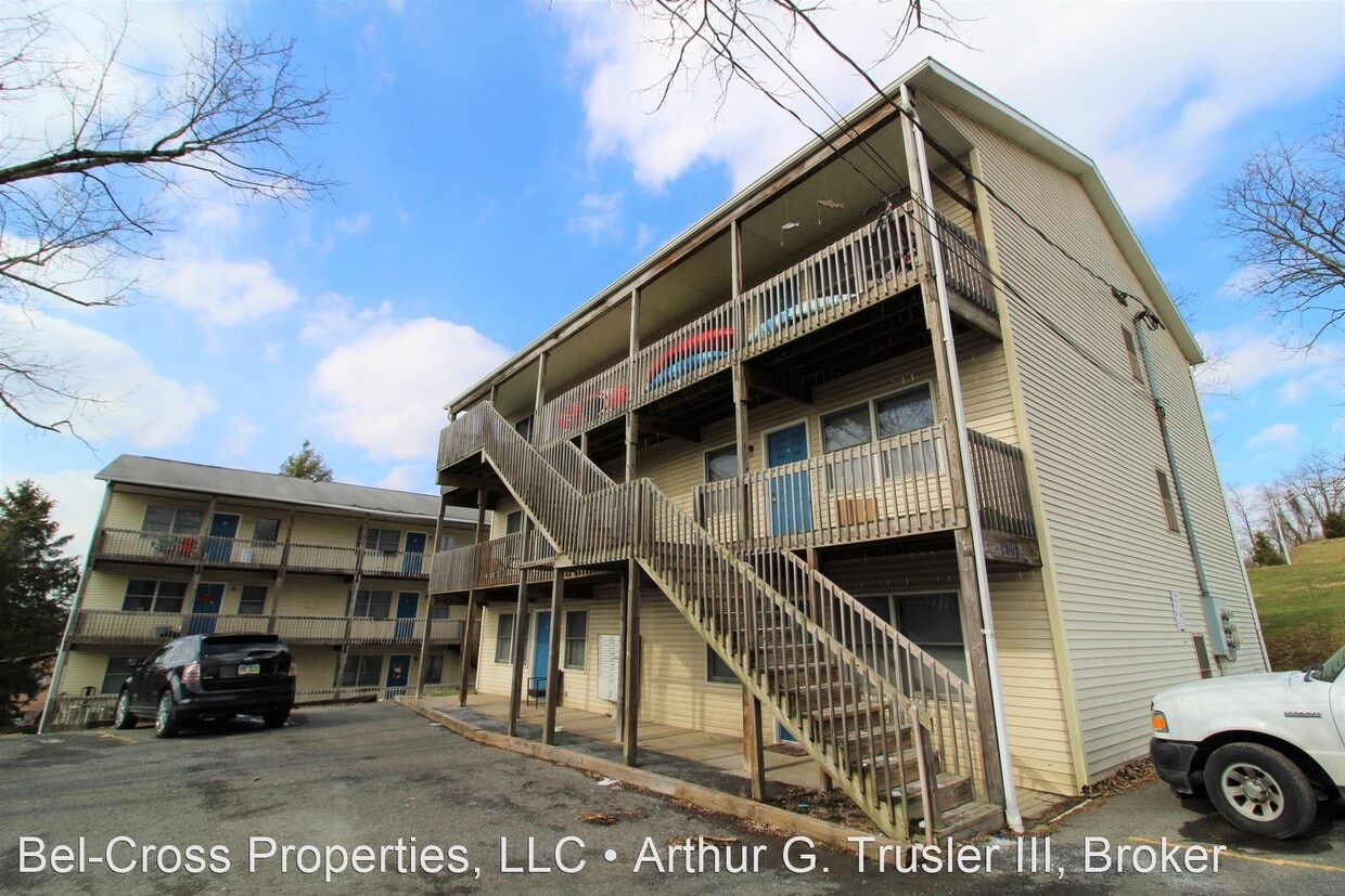 2 br, 1 bath Apartment 2858 University A... Room for Rent in