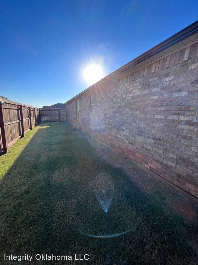 Foto del edificio - 4 br, 2 bath House - 913 N. Donald Way