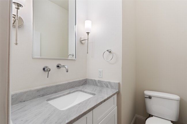 Building Photo - 531 W 27th St