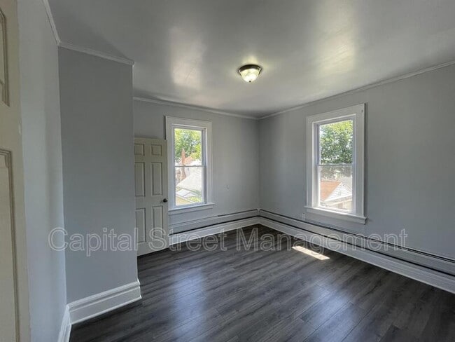Building Photo - 431 Abington Ave