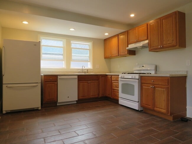 Building Photo - 50 Osceola St