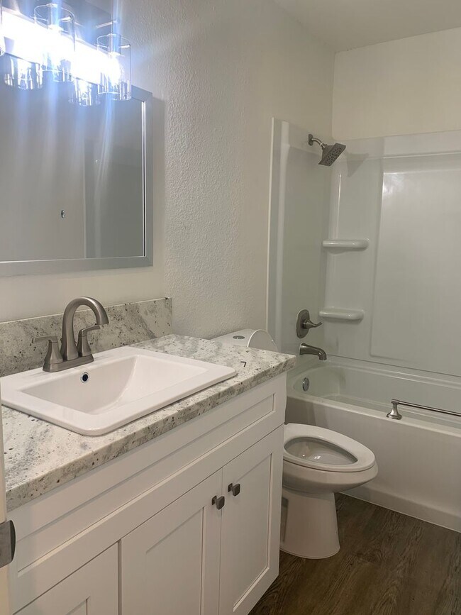 Foto del edificio - 2 BR 1.5 BA apartment