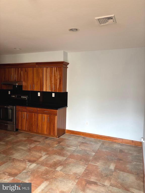Building Photo - 1338 W Girard Ave