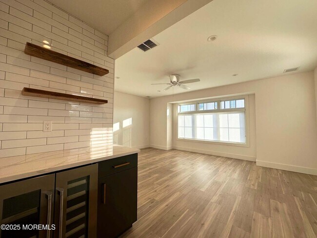 Foto del edificio - 2139 Bridge Ave