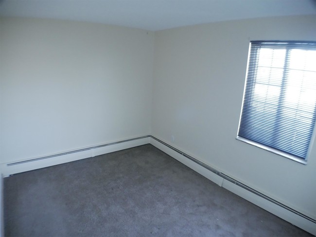 Building Photo - South Park Manor - 297-3