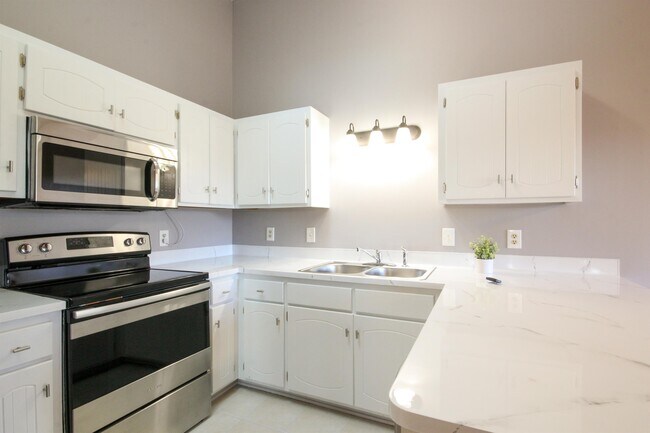 Building Photo - 4447 Clover Ln
