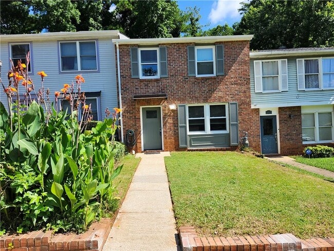 Building Photo - 295 Roswell Commons Cir