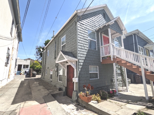 Building Photo - 440 48th St